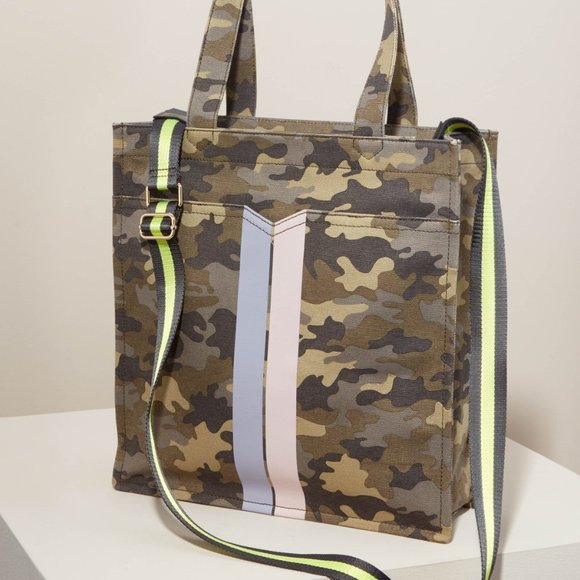 Stella & Dot Game Changer tote - Camo - Picture 6 of 8